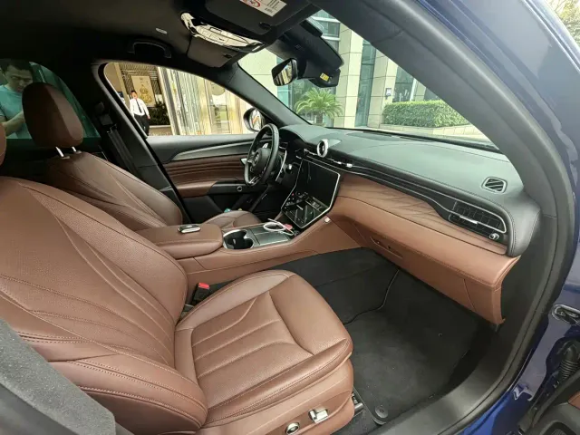 Maserati Grecale — Фото автомобиля 7