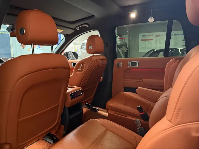 Li Auto L8 — Фото автомобиля 7