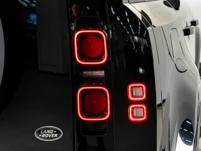 Land Rover Defender — Фото автомобиля 8
