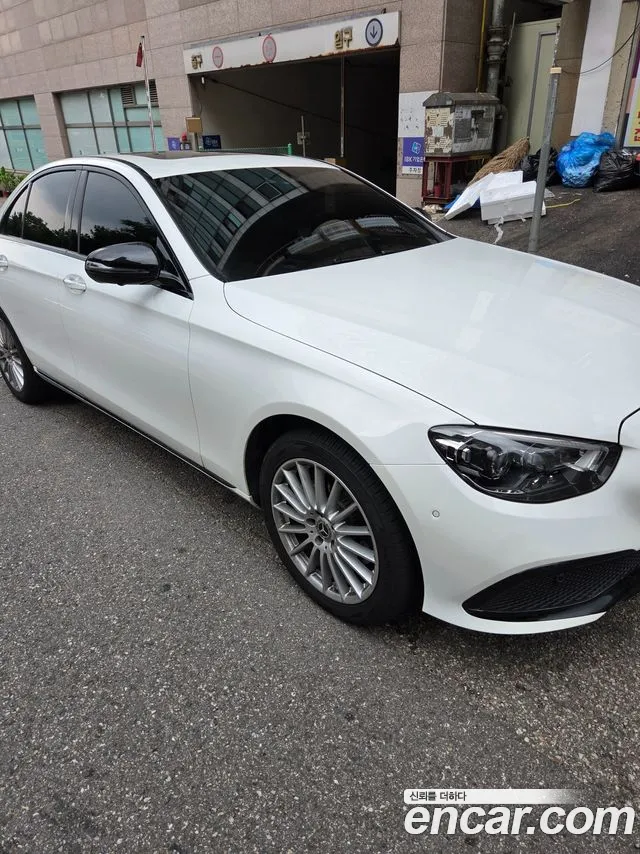 Mercedes-Benz E-Class — Фото автомобиля 4