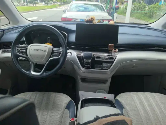 Roewe iMAX8 — Фото автомобиля 12