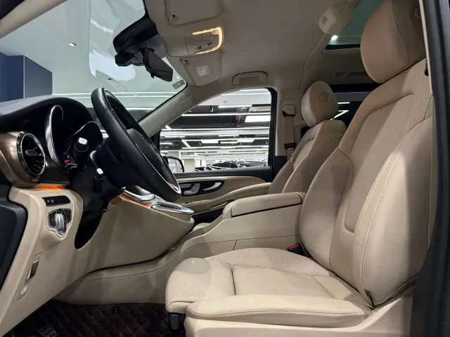 Mercedes-Benz V-Class — Фото автомобиля 13