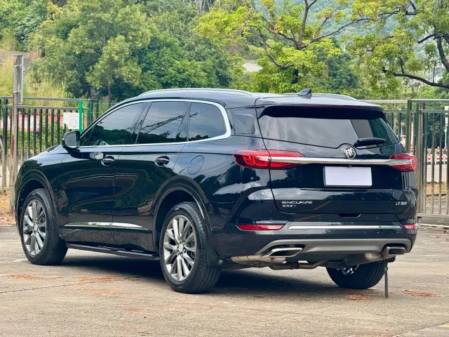 Buick Enclave — Фото автомобиля 17