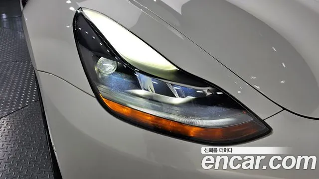 Tesla Model 3 — Фото автомобиля 21