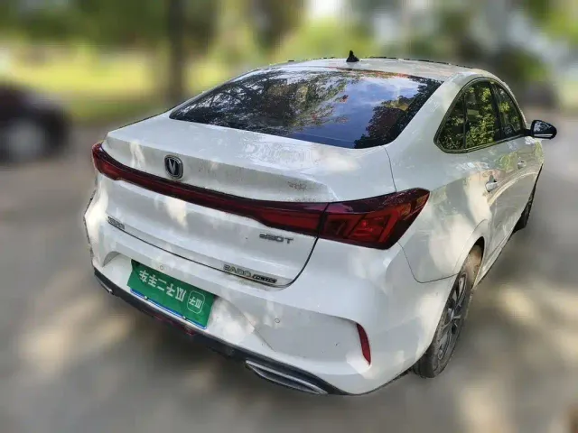 Changan Eado — Фото автомобиля 4