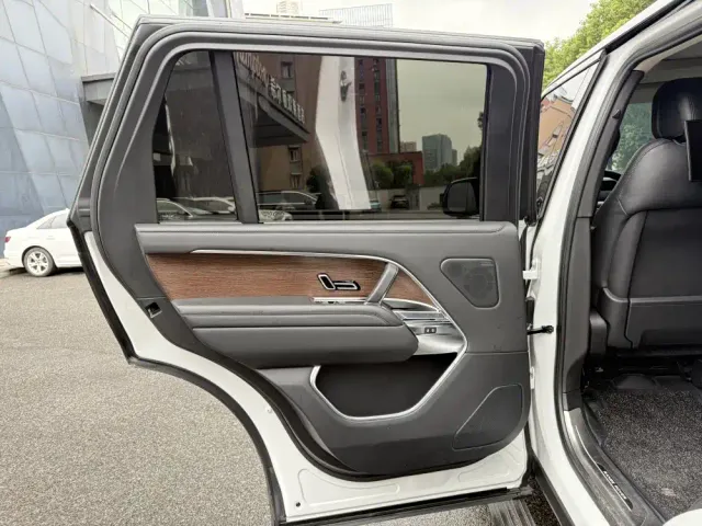 Land Rover Range Rover — Фото автомобиля 15