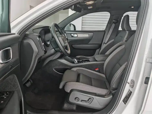 Volvo XC40 — Фото автомобиля 8