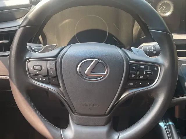 Lexus ES — Фото автомобиля 21