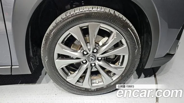 Lexus UX — Фото автомобиля 21