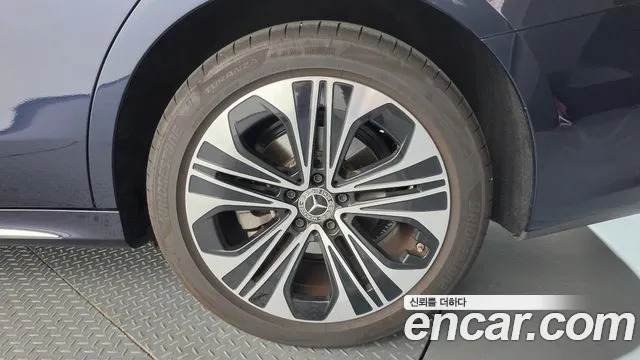 Mercedes-Benz E-Class — Фото автомобиля 18