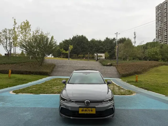 Фотография автомобиля — Volkswagen Golf