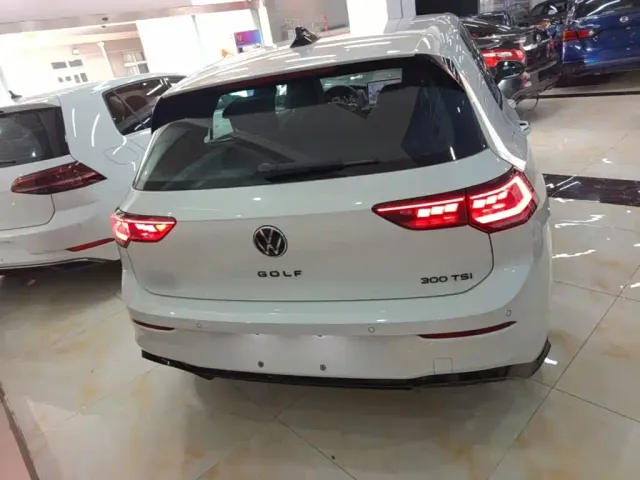 Volkswagen Golf — Фото автомобиля 5