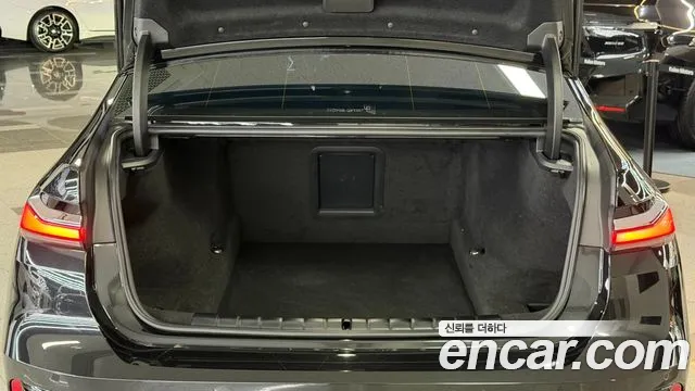 BMW 7-Series 7 серия (G70) 740i xDrive M Sport — Фото автомобиля 11