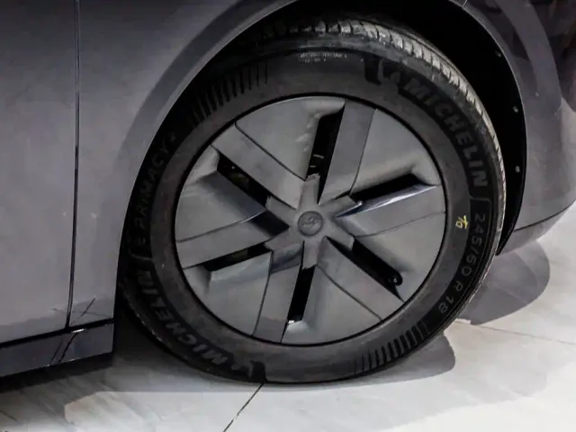 Li Auto MEGA — Фото автомобиля 30