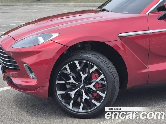 Aston Martin DBX — Фото автомобиля 5