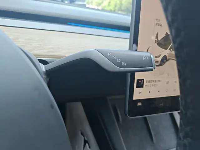 Tesla Model 3 — Фото автомобиля 13