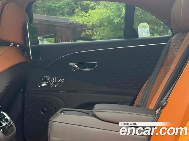Bentley Flying Spur — Фото автомобиля 15