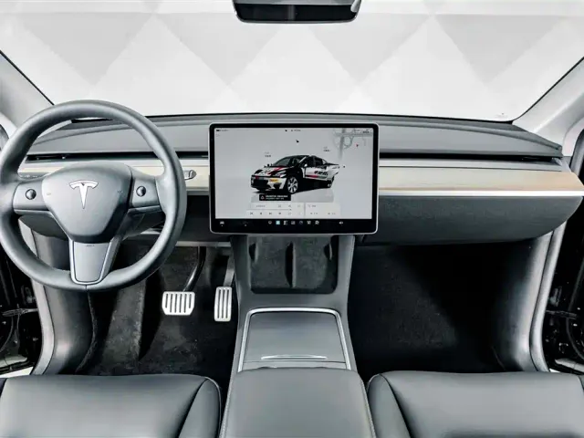 Tesla Model Y — Фото автомобиля 13