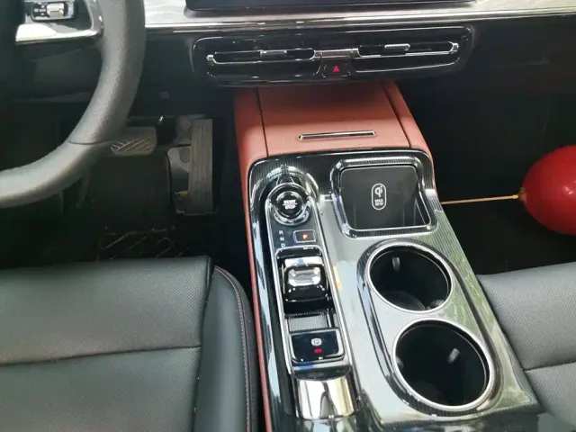 GAC Trumpchi E8 — Фото автомобиля 16
