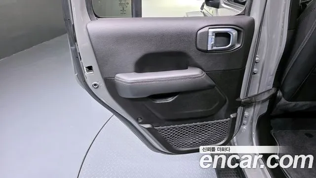 Jeep Wrangler Wrangler (JL) 2.0 Overland 4 двери — Фото автомобиля 23