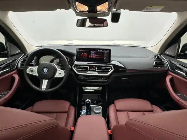 BMW iX3 — Фото автомобиля 16