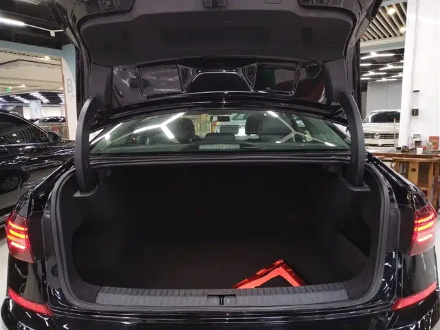 Volkswagen Passat — Фото автомобиля 14