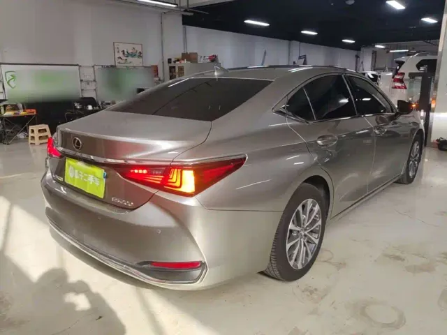 Lexus ES — Фото автомобиля 6
