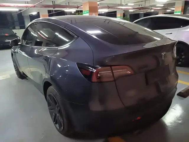 Tesla Model Y — Фото автомобиля 4
