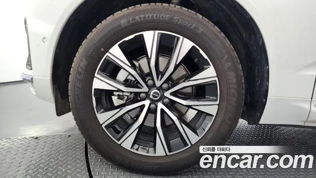Вольво XC60 — Фото автомобиля 5