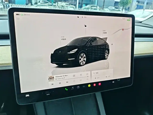 Tesla Model Y — Фото автомобиля 12