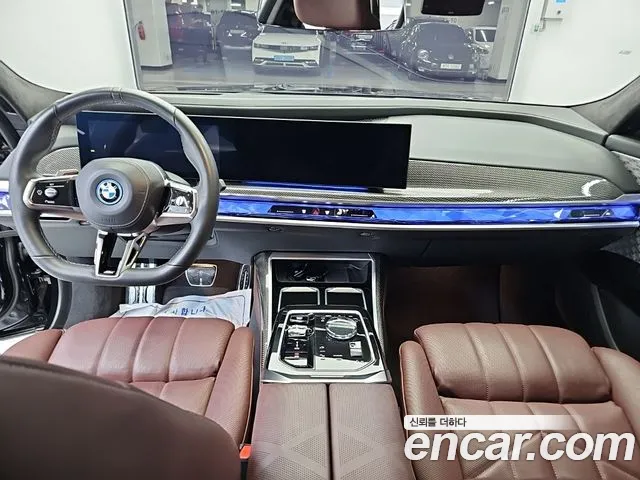 BMW i7 G70 — Фото автомобиля 7