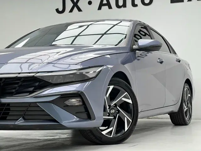 Hyundai Elantra — Фото автомобиля 4