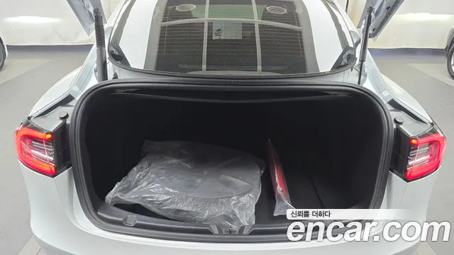 Tesla Model 3 — Фото автомобиля 25