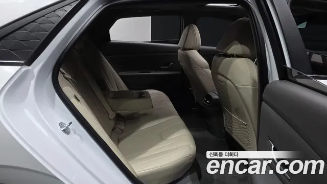 Hyundai Avante CN7 — Фото автомобиля 12
