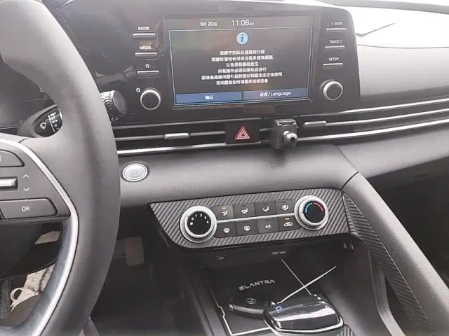 Hyundai Elantra — Фото автомобиля 12