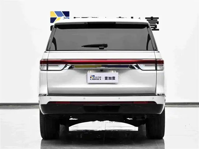 Lincoln Navigator — Фото автомобиля 5