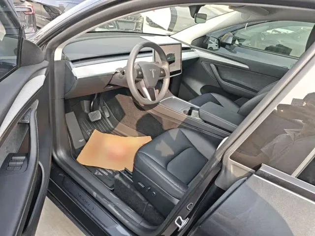 Tesla Model Y — Фото автомобиля 14