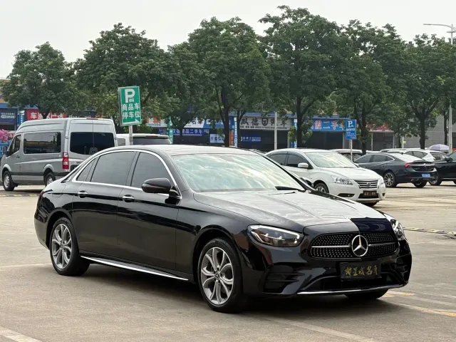 Mercedes-Benz E-Class — Фото автомобиля 3