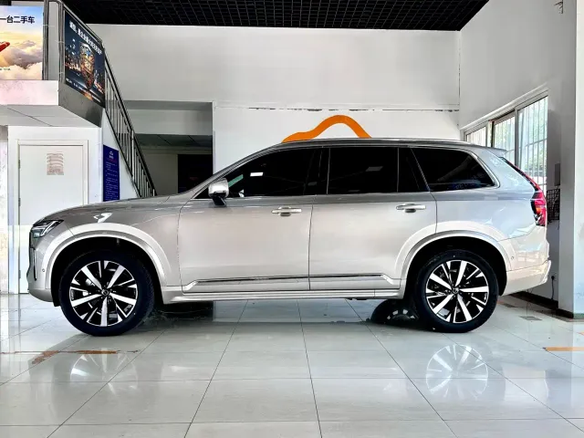 Volvo XC90 — Фото автомобиля 4