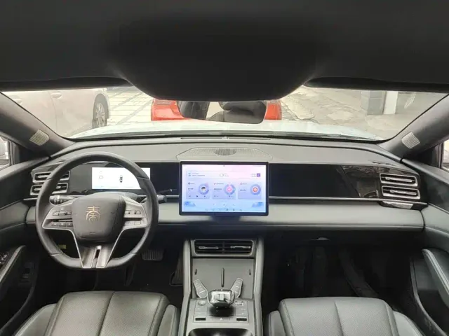 BYD Qin L — Фото автомобиля 9