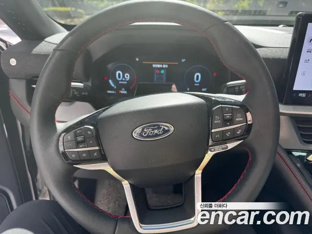 Ford Explorer — Фото автомобиля 15