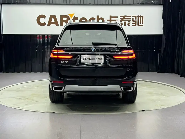 BMW X7 — Фото автомобиля 10