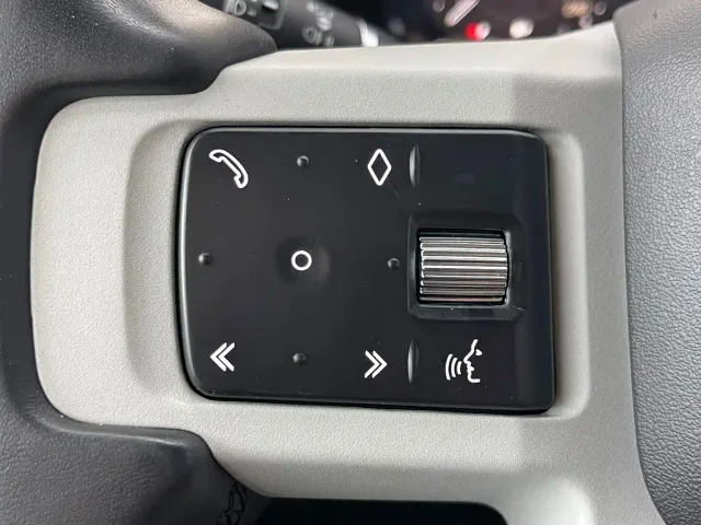 Land Rover Defender — Фото автомобиля 7
