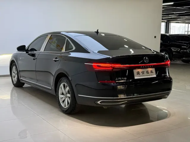 Volkswagen Passat — Фото автомобиля 10