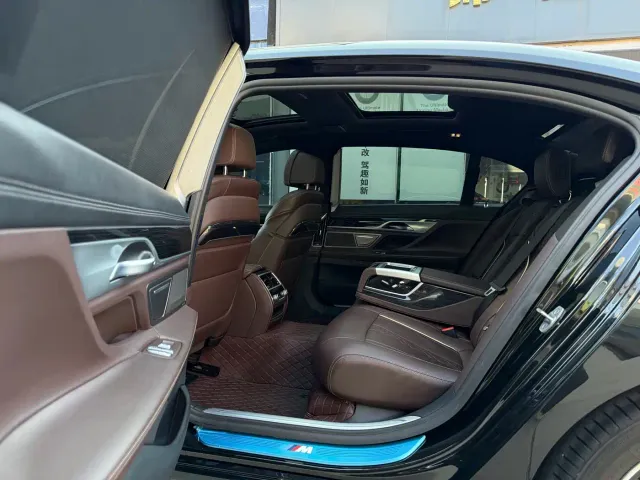 BMW 7 Series — Фото автомобиля 11