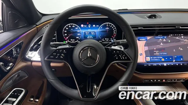 Mercedes-Benz E-Class — Фото автомобиля 11