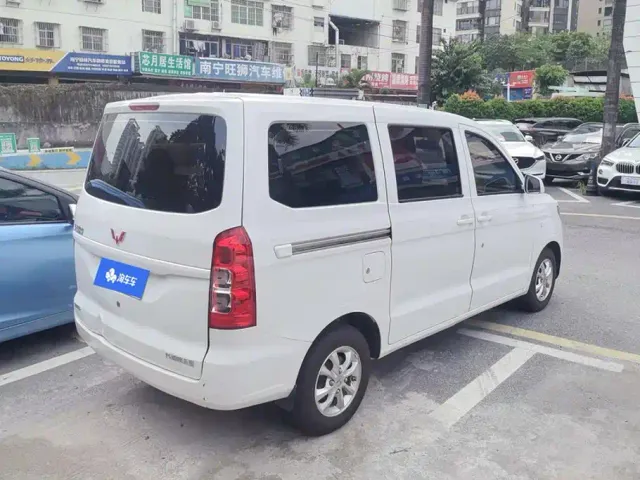 Wuling Hongguang V — Фото автомобиля 3