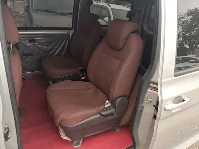 Wuling Hongguang V — Фото автомобиля 12