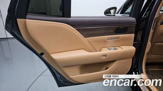 Genesis G90 Бензин 3.5 турбо AWD — Фото автомобиля 17