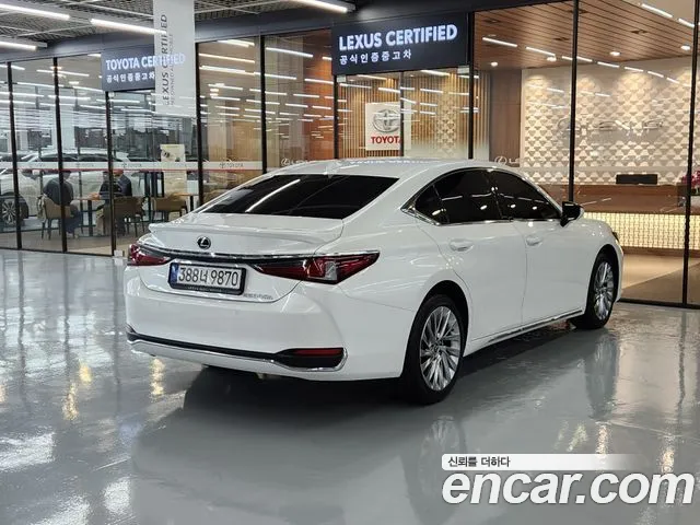 Lexus ES Generation 7 — Фото автомобиля 2